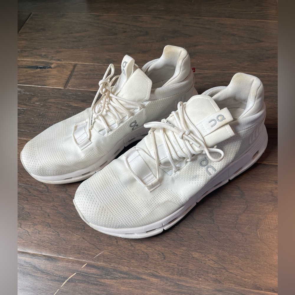 On cloud Nova Sneakers Cream/White